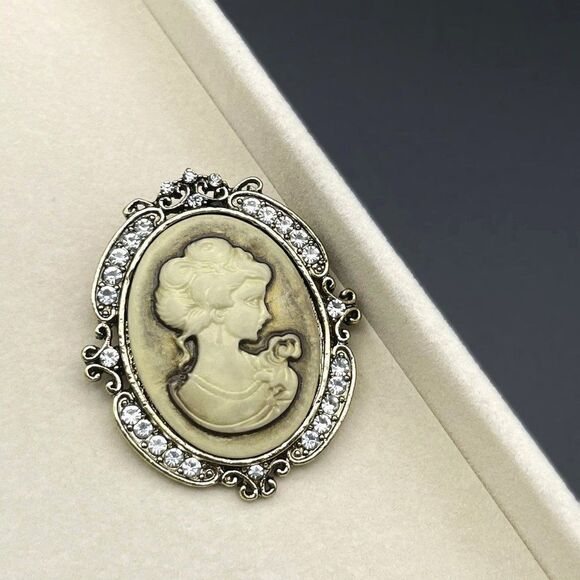 Yellow Gold with Diamond Crystal Victorian Lady Maiden Cameo Pin Back Brooch - Picture 4 of 7